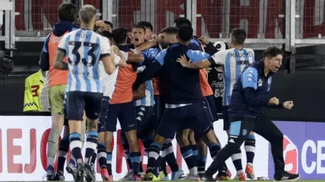 River lo ganaba cómodo pero se quedó y Racing se lo empató