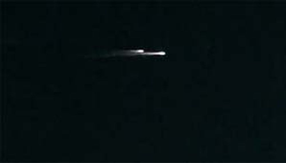 Dos misteriosas bolas de luz brillante cruzaron el cielo