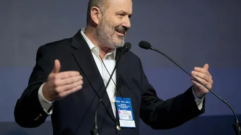 Sturzenegger confirmó el fin de las facultades delegadas y anunció más decretos de recorte estatal