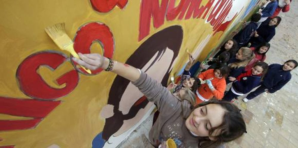 Los murales que pintan los chicos por los 125 años de La Inmaculada