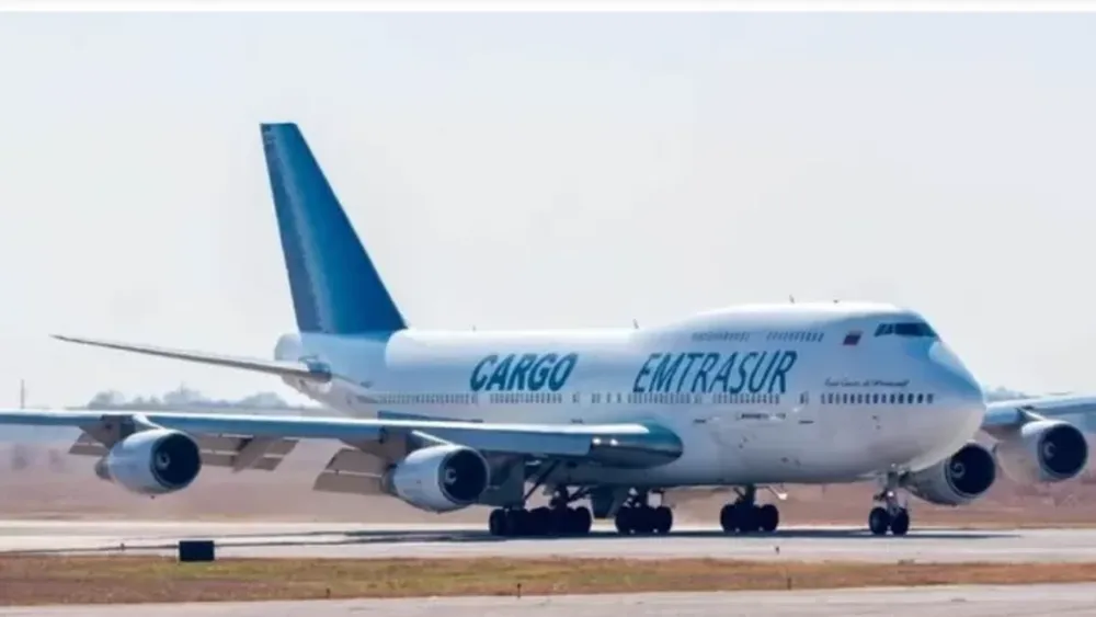 Un avión venezolano con iraníes fue retenido en Ezeiza