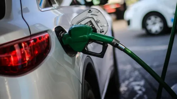 El sábado vuelven a subir las naftas: el aumento será del 3% o más