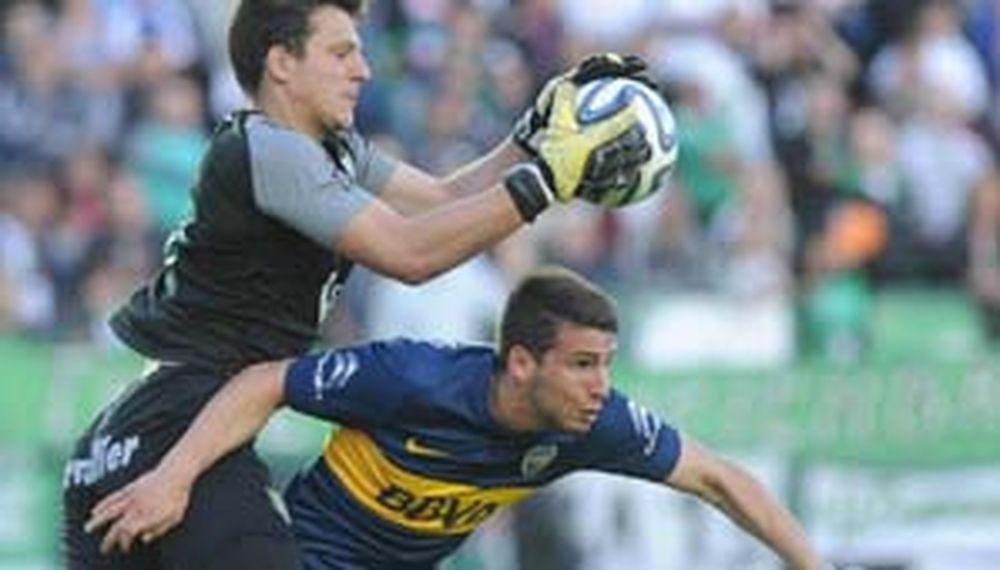 Boca se defendió, no aguantó y Banfield lo amargó al final