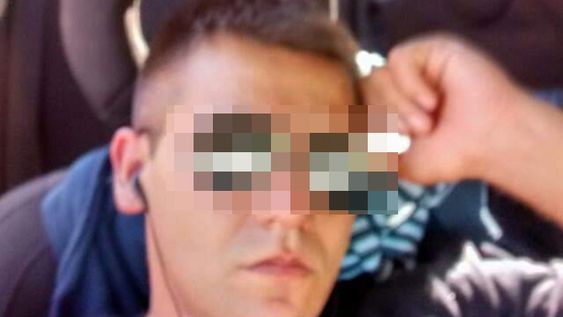 Dos policías, presos por querer pelear y hacer problemas en un bar, “borrachos”