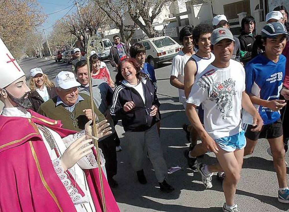 Corte de cintas y devoción en el maratón en honor a San Agustín