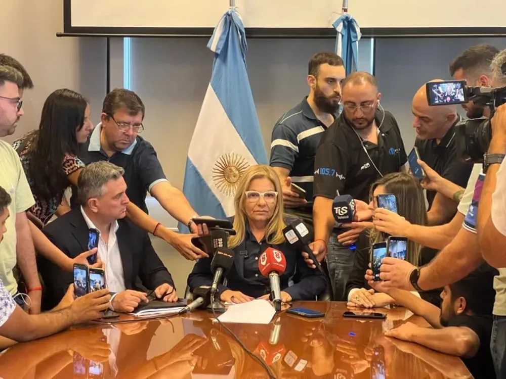 Un salario mínimo neto de $180.000, la nueva oferta del Gobierno a docentes