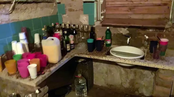 Piden pasar las fiestas al aire libre, sin saludos ni choque de las copas