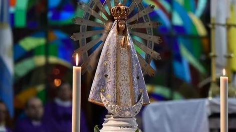 La Virgen de Luján ya luce tres estrellas mundialistas bordadas en su manto