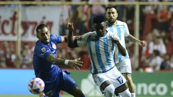 Racing ganó en Santa Fe, y se prendió