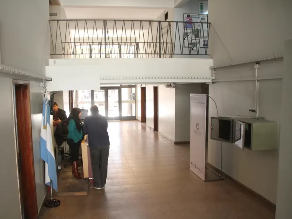 Ingresó a la casa de su ex para golpearla porque la vio con otro hombre