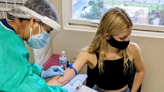 Uruguay aprobó la Pfizer para menores y empezará a vacunar a chicos entre 12 y 18 años