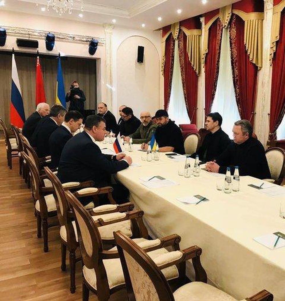 Comenzaron las negociaciones y Ucrania exige un “alto al fuego inmediato” de Rusia