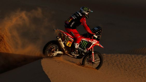 Ni una caída lo logró frenar