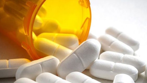 El ibuprofeno de 600 y el de 400 tienen el mismo efecto analgésico, pero el de 600 duplica los efectos adversos