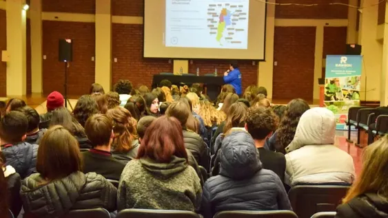Una clase multitudinaria acerca de seguridad vial
