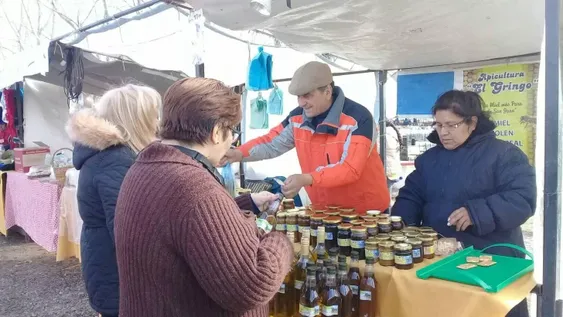 Una feria de artesanos que logró revivir las costumbres del pueblo y generar turismo
