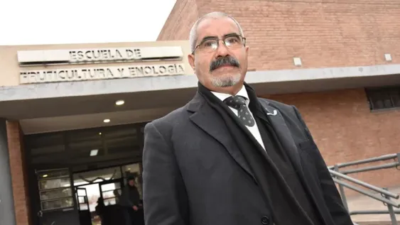 Director de la Escuela de Enología: “Nunca me quedé con un peso y la denuncia es falsa”