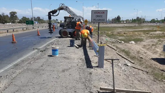 Instalaron semáforos de señalización en una peligrosa zona de la Ruta Nacional 20