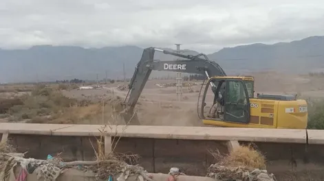 OPERATIVO. Hidráulica limpio los canales Céspedes y Benavidez.