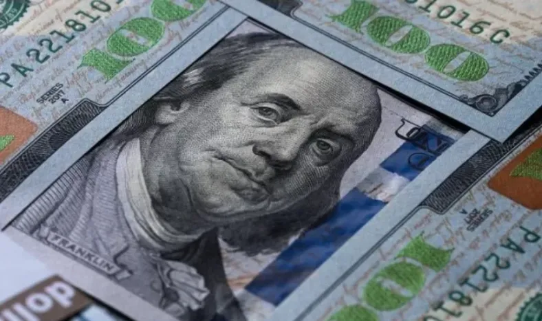 El dólar blue comenzó la semana en alza: aumentó $10 en la City porteña y en San Juan