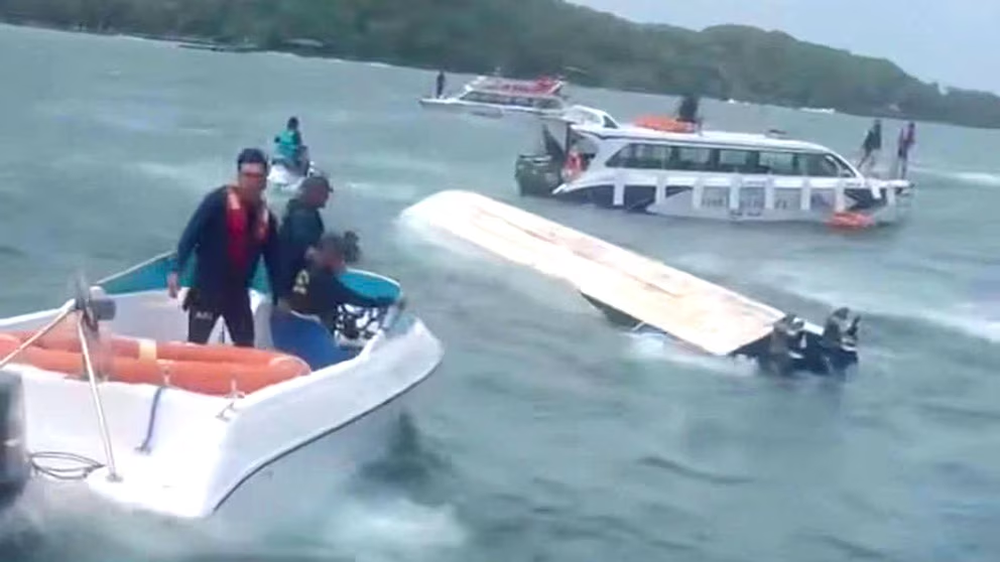 Al menos 15 muertos tras el naufragio de una lancha turística en Vietnam.