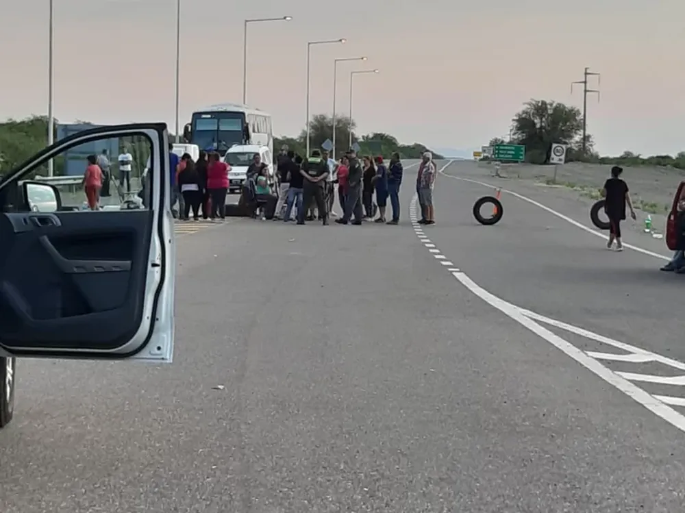 Prometieron llevar agua potable para Huaco y confirmaron la presencia del titular de OSSE