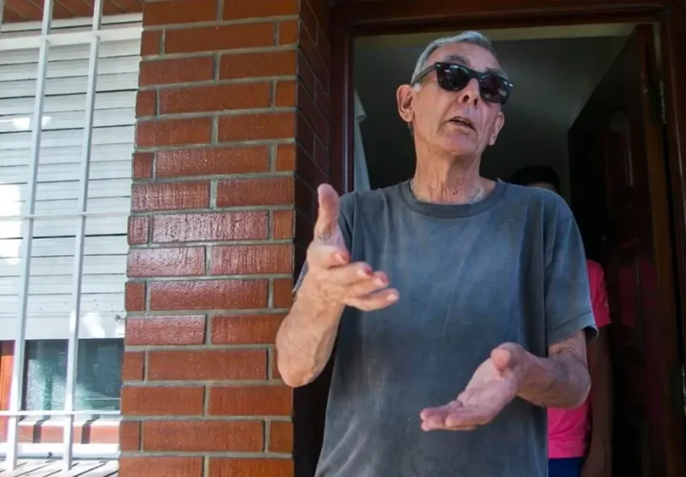 Delincuentes vestidos de policías robaron casi $3 millones a un matrimonio de jubilados