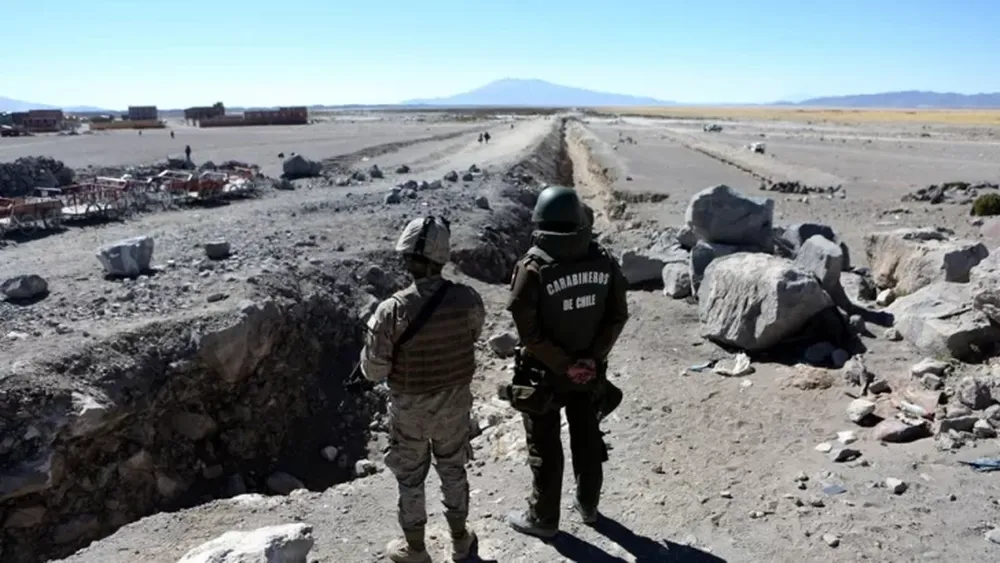 Un venezolano fue internado tras caer en la zanja que separa Chile de Bolivia