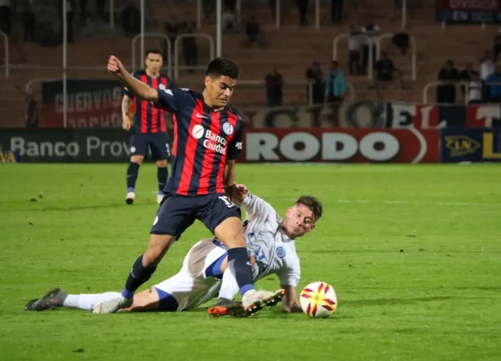 Godoy Cruz consiguió un triunfo agónico ante San Lorenzo