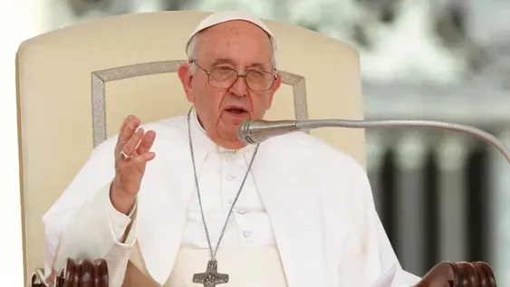 Para Francisco, la guerra en Ucrania desencadenó “una violencia diabólica”