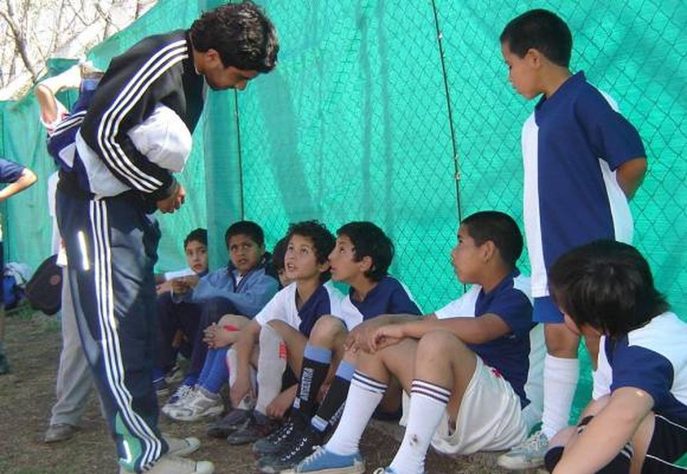 Estudiantes acorta las distancias