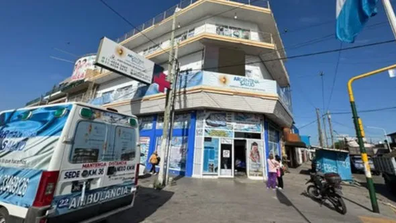 clausuraron la clinica trucha en gonzalez catan donde murio un hombre de 57 anos por mala praxis