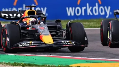 Verstappen supera a Leclerc y gana al sprint en Imola
