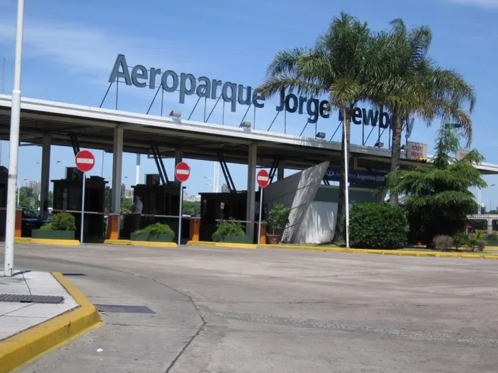 Prorrogan pasos habilitados para ingresar al país e incluyen desde el martes a Aeroparque