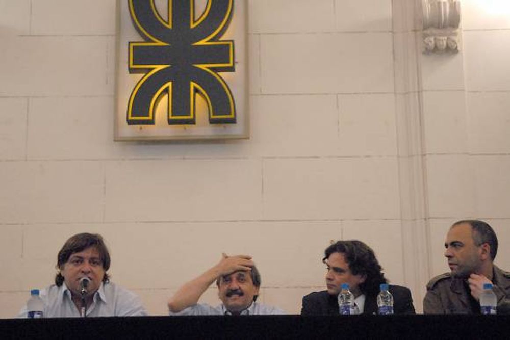 UCR proclama a Alfonsín como su candidato único