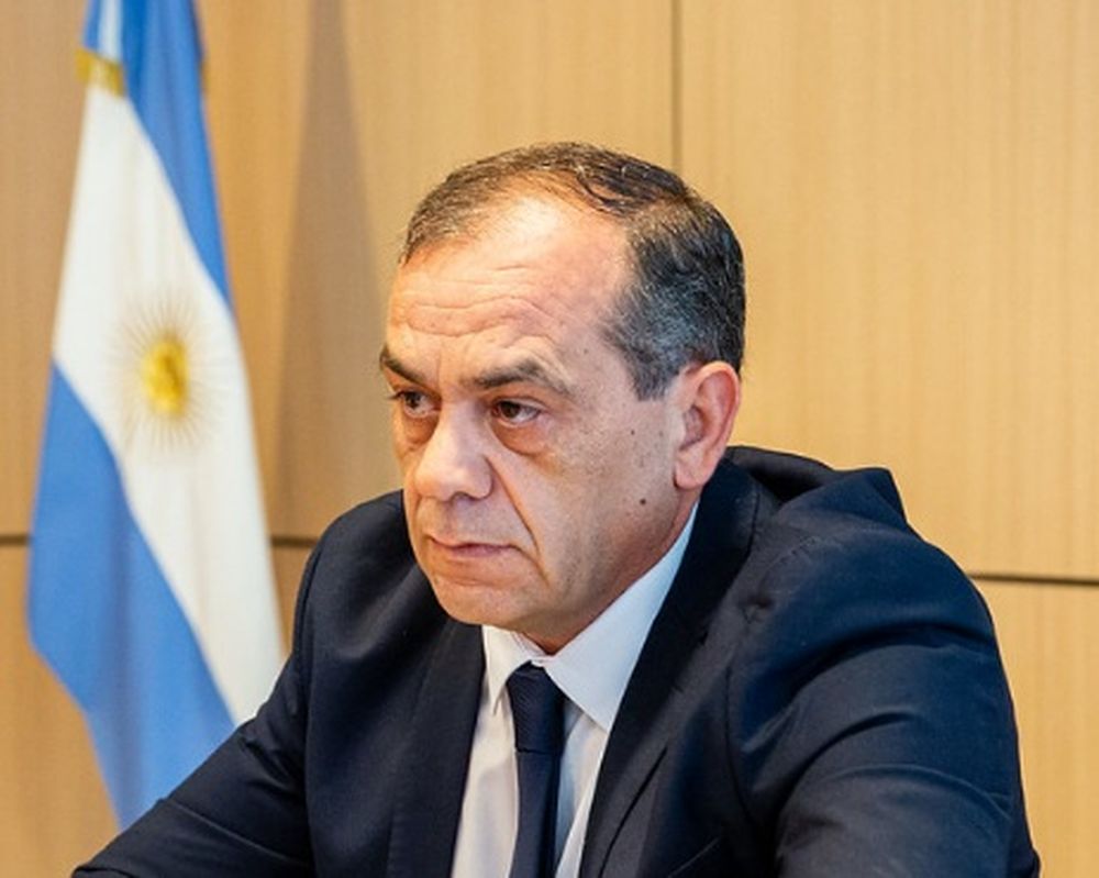 Rolando Lozano presentó la renuncia tras la disposición que tuvo Baigorrí.