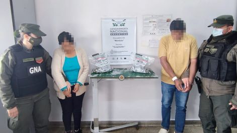 Con apoyo de Gendarmería de San Juan, detuvieron a una pareja que llevaba en el estómago más de 2,4 kilos de cocaína en cápsulas