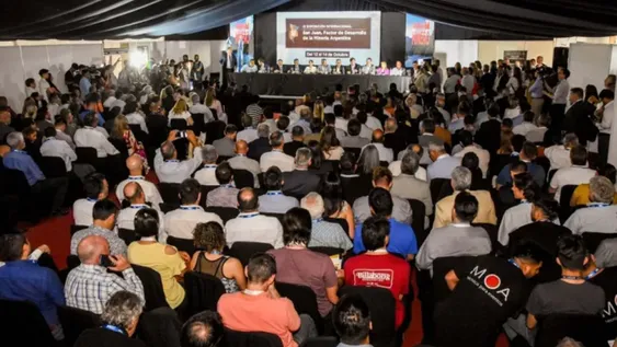 Aumentó el turismo y ahora faltan remis y combis para ir a traer gente desde Mendoza