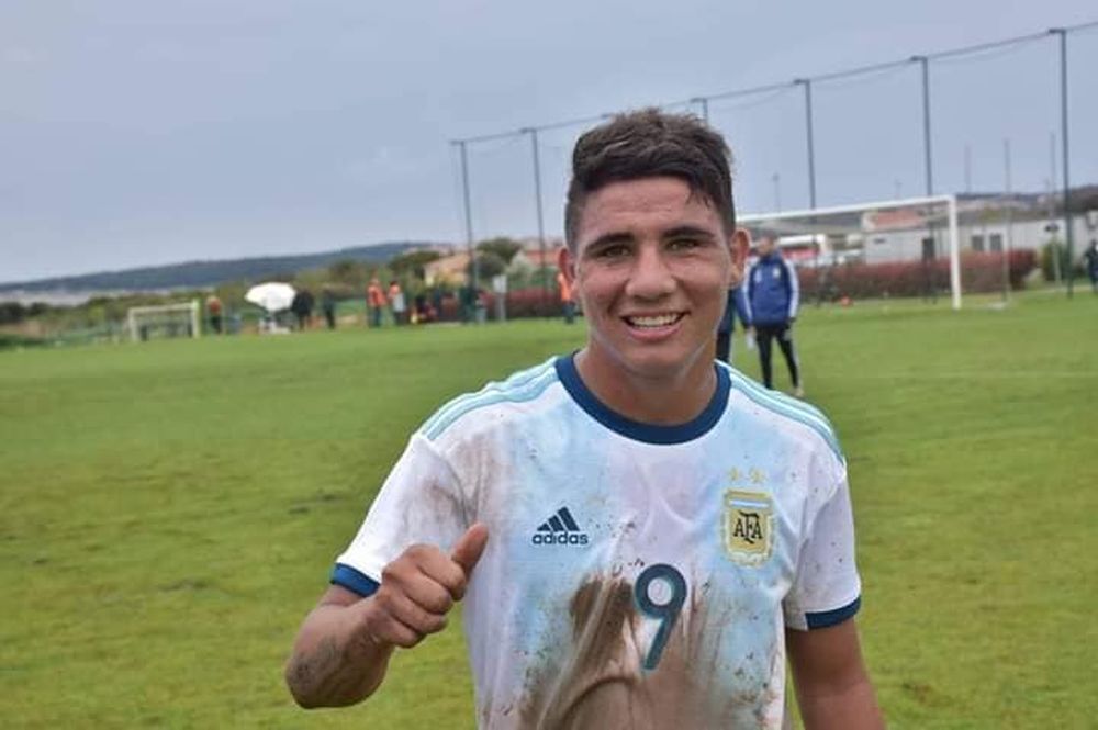Salió de las inferiores de Alianza, juega en River y ahora está en la Selección Sub 15