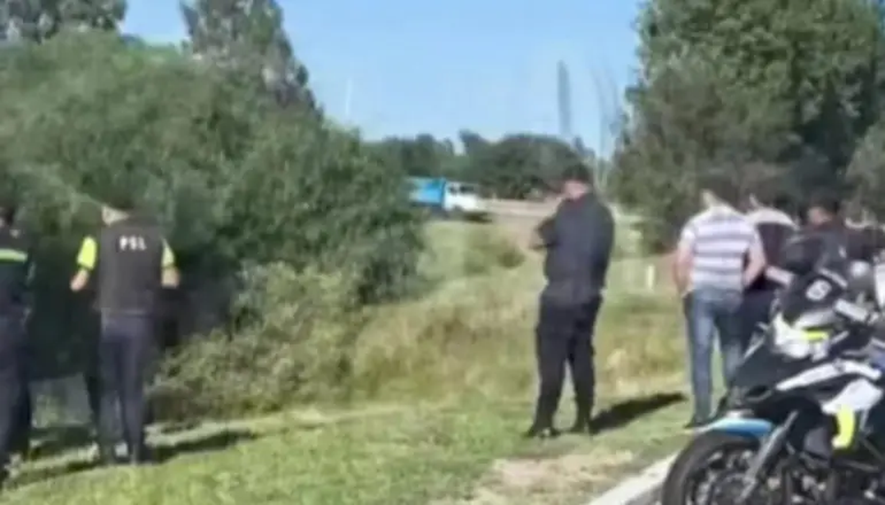 Una mujer apareció desnuda a la orilla de un río y dijo que fue abusada.&nbsp;