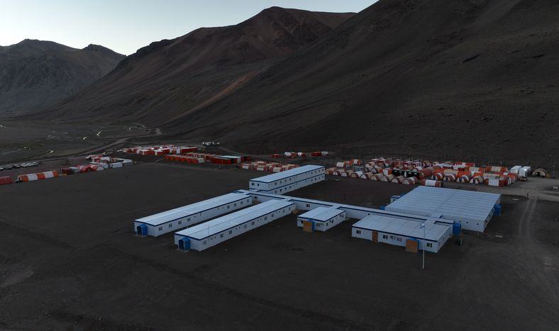 Los Azules es uno de los proyectos de cobre más avanzados de San Juan. Cuenta con RIGI aprobado, así como su DIA y presentó su factibilidad. Se encuentra buscando financiamiento para la puesta en marcha de la construcción.&nbsp;