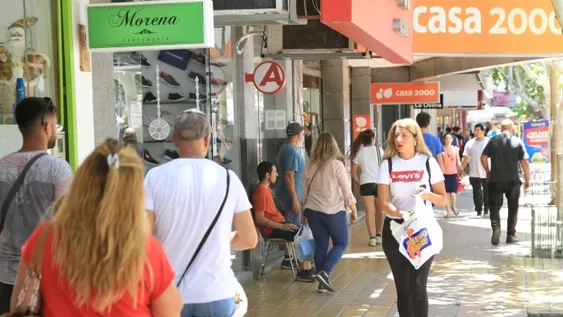 Asoma otro conflicto entre empleados y comerciantes por feriados de Carnaval