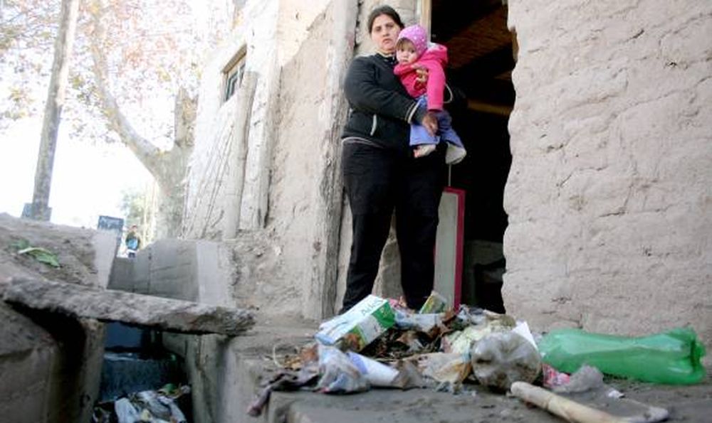 Una canaleta inundó 8 casas muy precarias