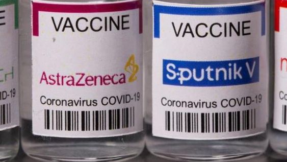 Rusia informó que “es seguro” combinar la vacuna Sputnik V con la de Astrazeneca