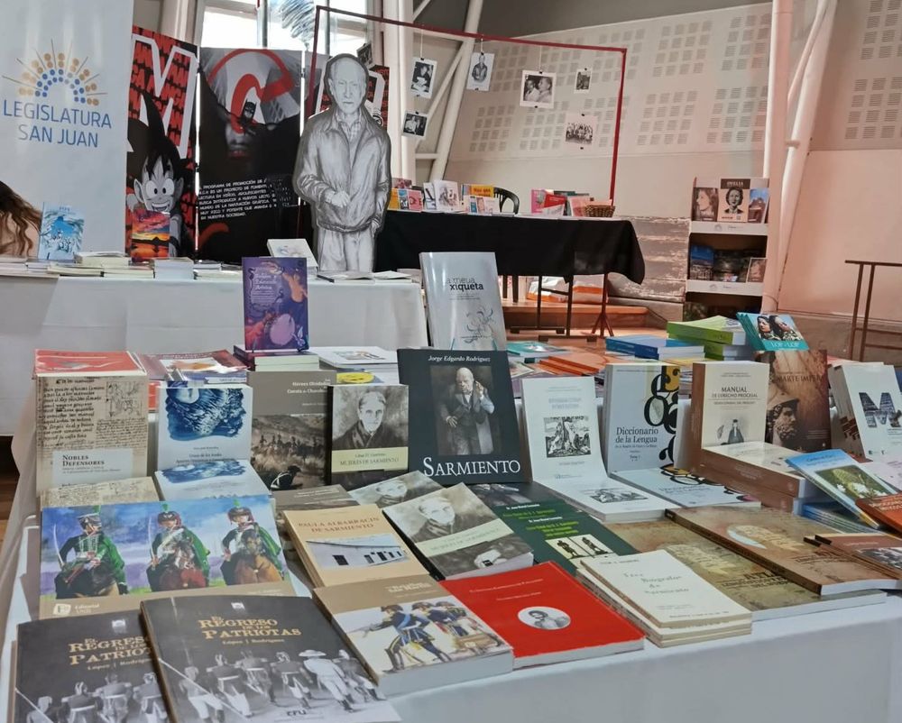 Los libros que se llevan a distintas ferias nacionales tendrán un lugar para la venta en la nueva librería provincial Reyna Domínguez