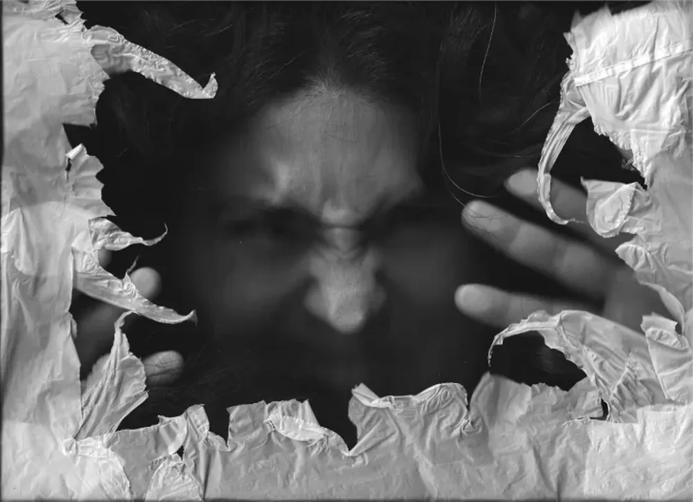 “Vas a descansar cuando mueras”, el unipersonal que expone la odisea física y mental de mutar