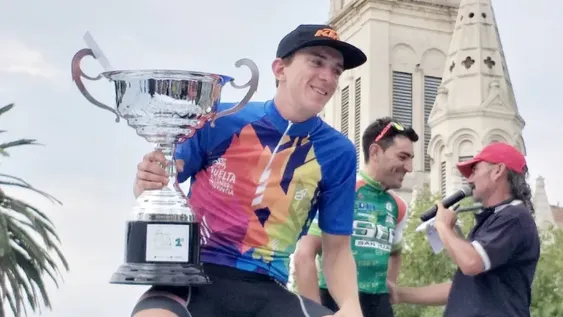 Fredes ganó la última etapa y la competencia