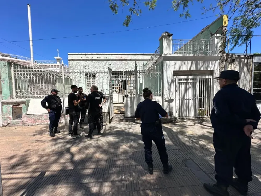 La Policía detuvo a 20 personas en una gresca que comenzó como un ajuste de cuentas: secuestraron un arma de fuego