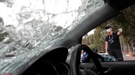 [VIDEO] Sacó el carnet de conducir y volcó a los pocos minutos