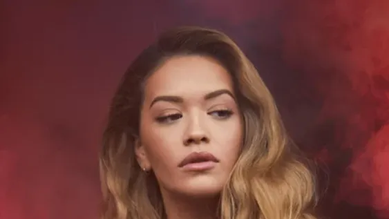 El bikini rojo de Rita Ora que encendió las redes